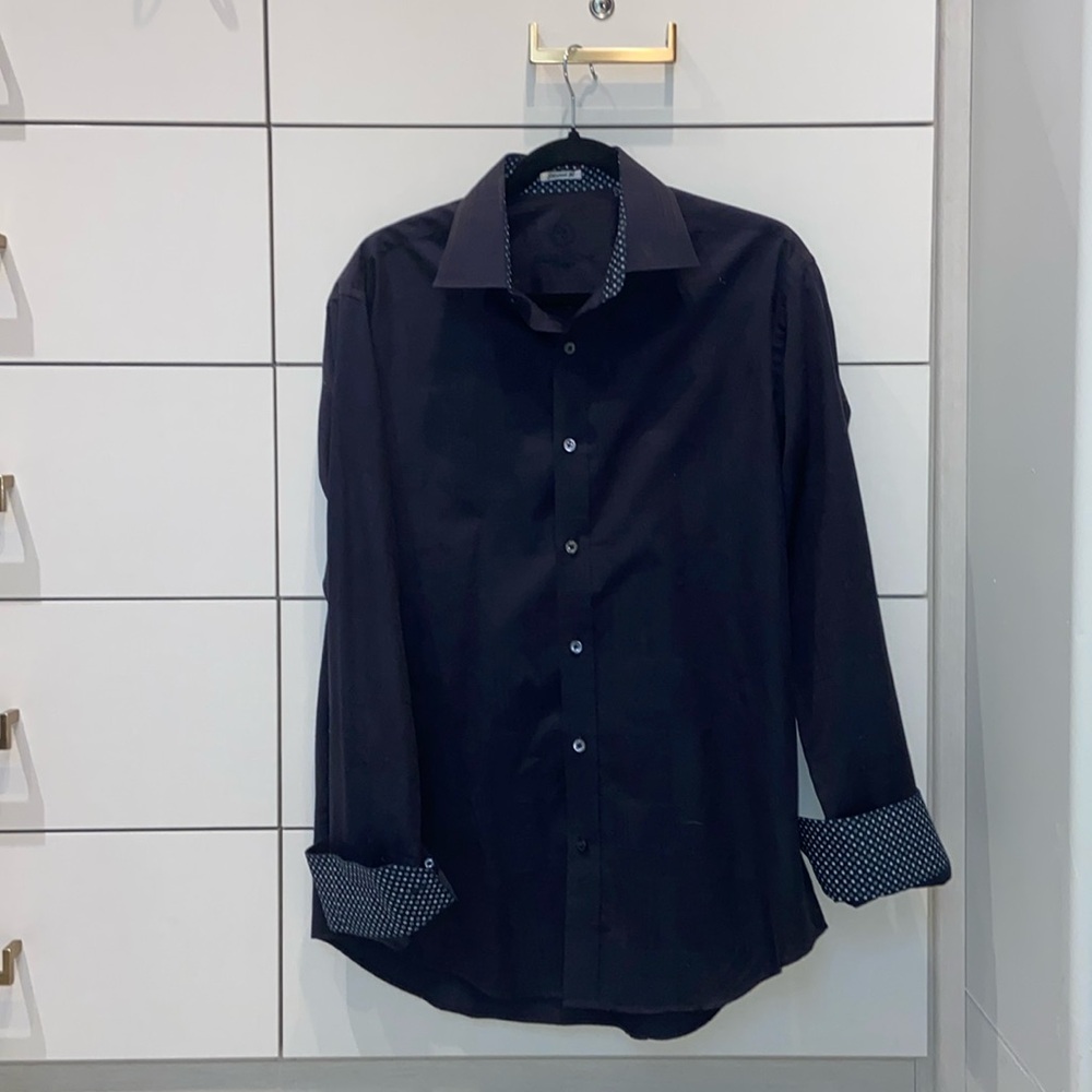 This is Bugatchi. Size is large. Has a black on black stripped plad.